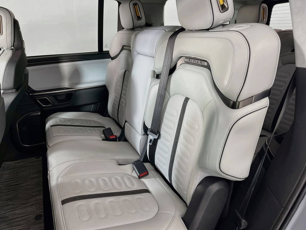 Used 2024 Rivian R1S Adventure AWD/4WD image 31