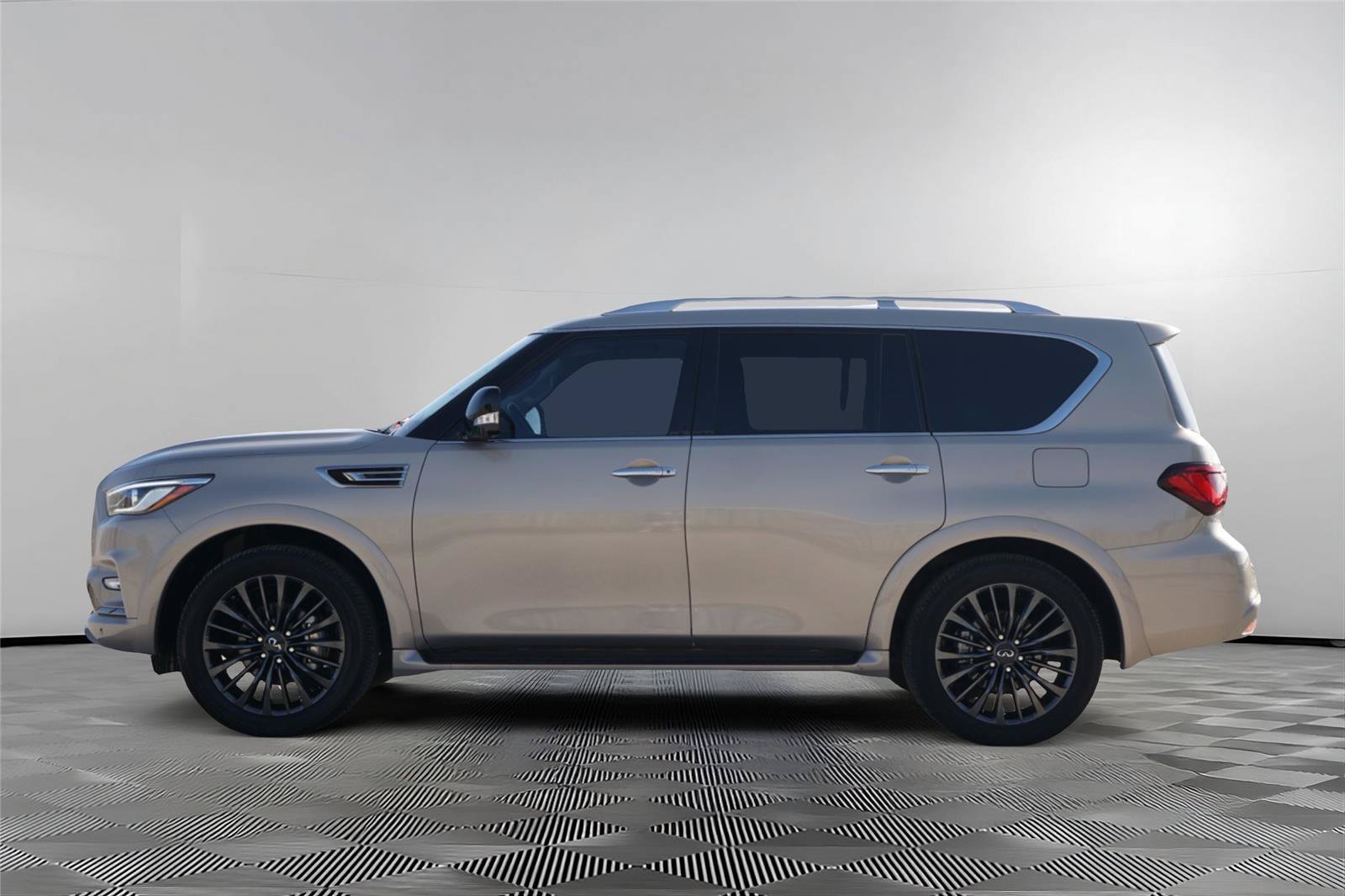 Used 2023 INFINITI QX80 Premium Select w/ Cargo Package AWD/4WD image 7