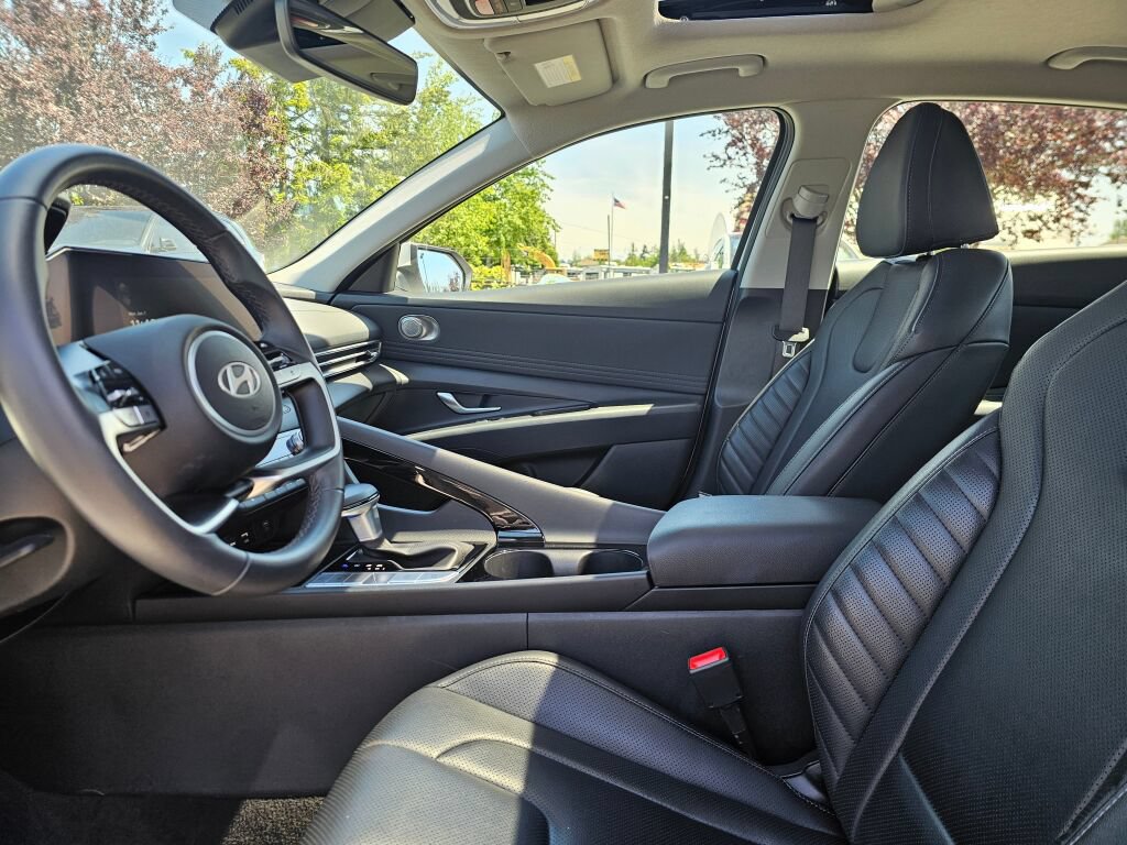 Used 2025 Hyundai Elantra Limited FWD image 24