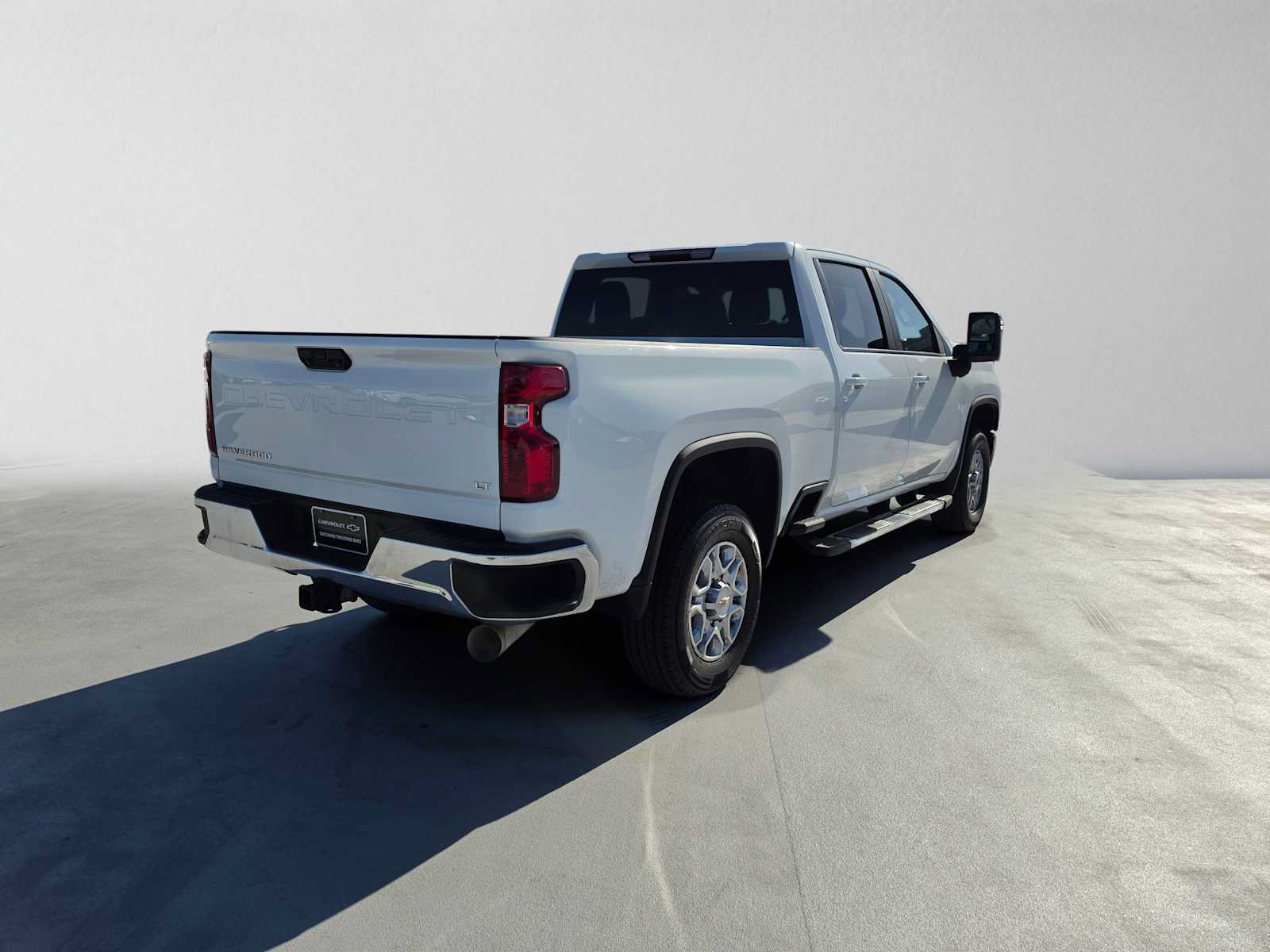 Used 2024 Chevrolet Silverado 2500 LT AWD/4WD image 3
