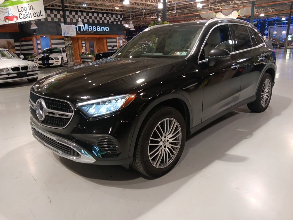 Used 2024 Mercedes-Benz GLC 300 4MATIC image 1