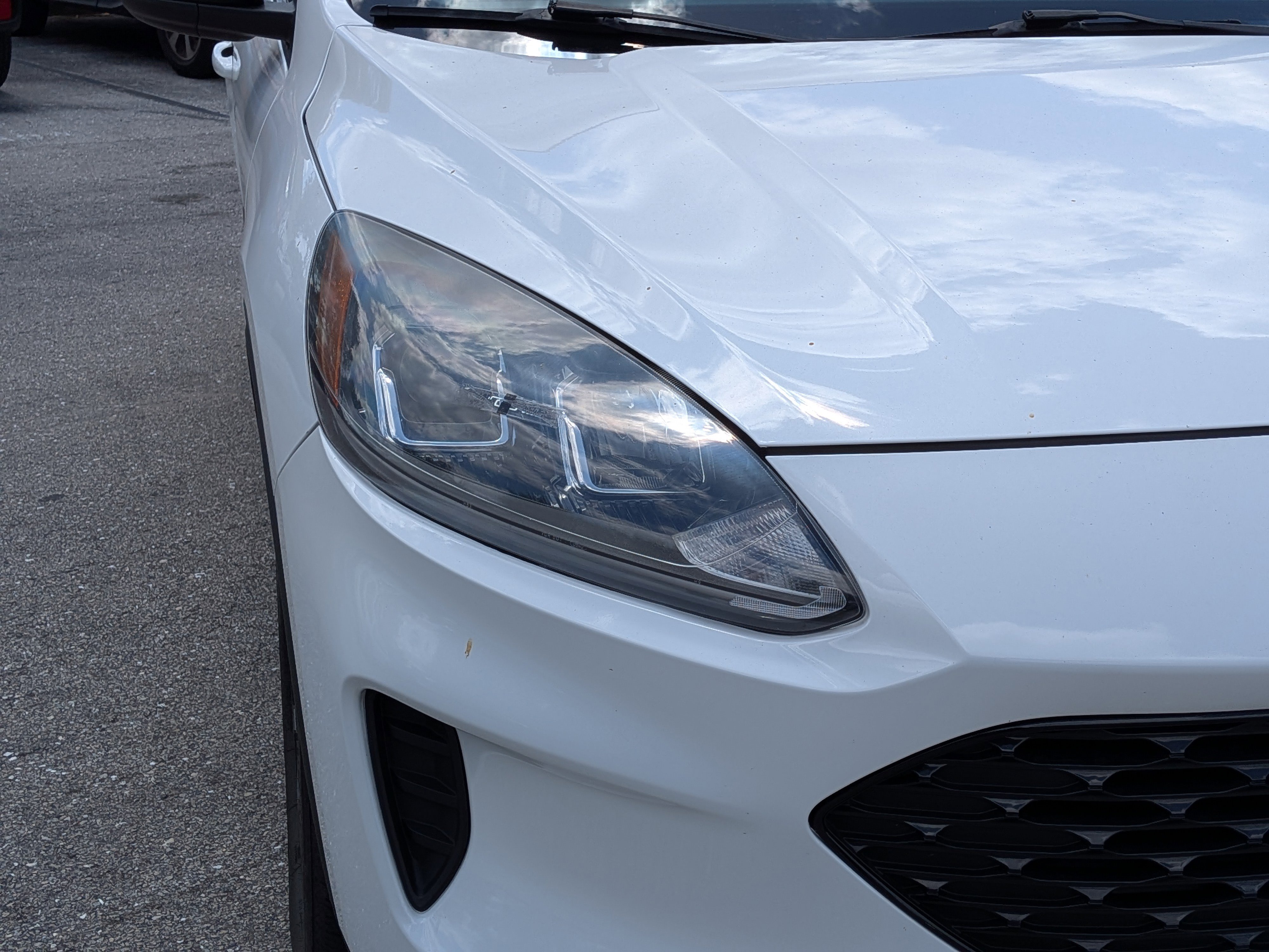 Used 2020 Ford Escape SE Sport image 9