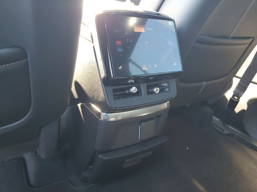 New 2026 Cadillac Vistiq Luxury image 23