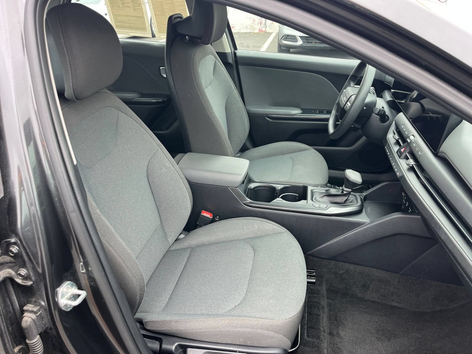 Used 2025 Kia K4 FWD image 35