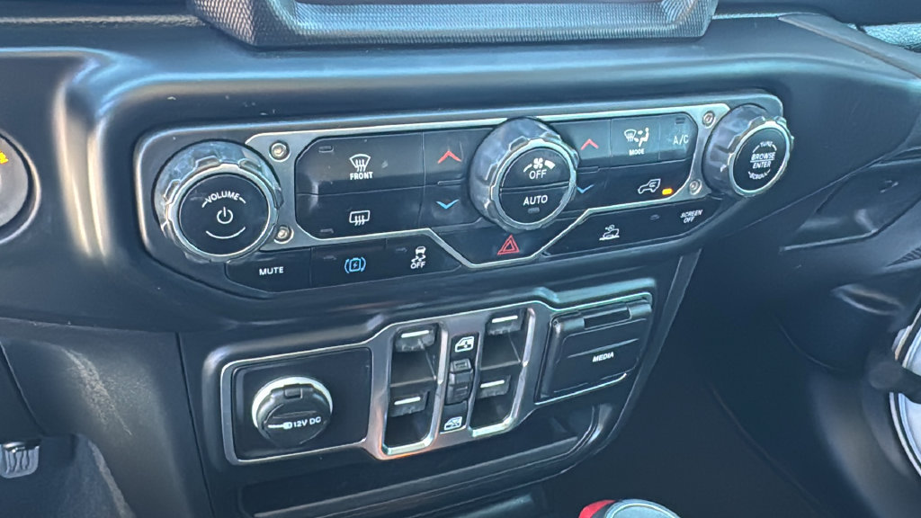 Used 2023 Jeep Wrangler Unlimited Sahara AWD/4WD image 27