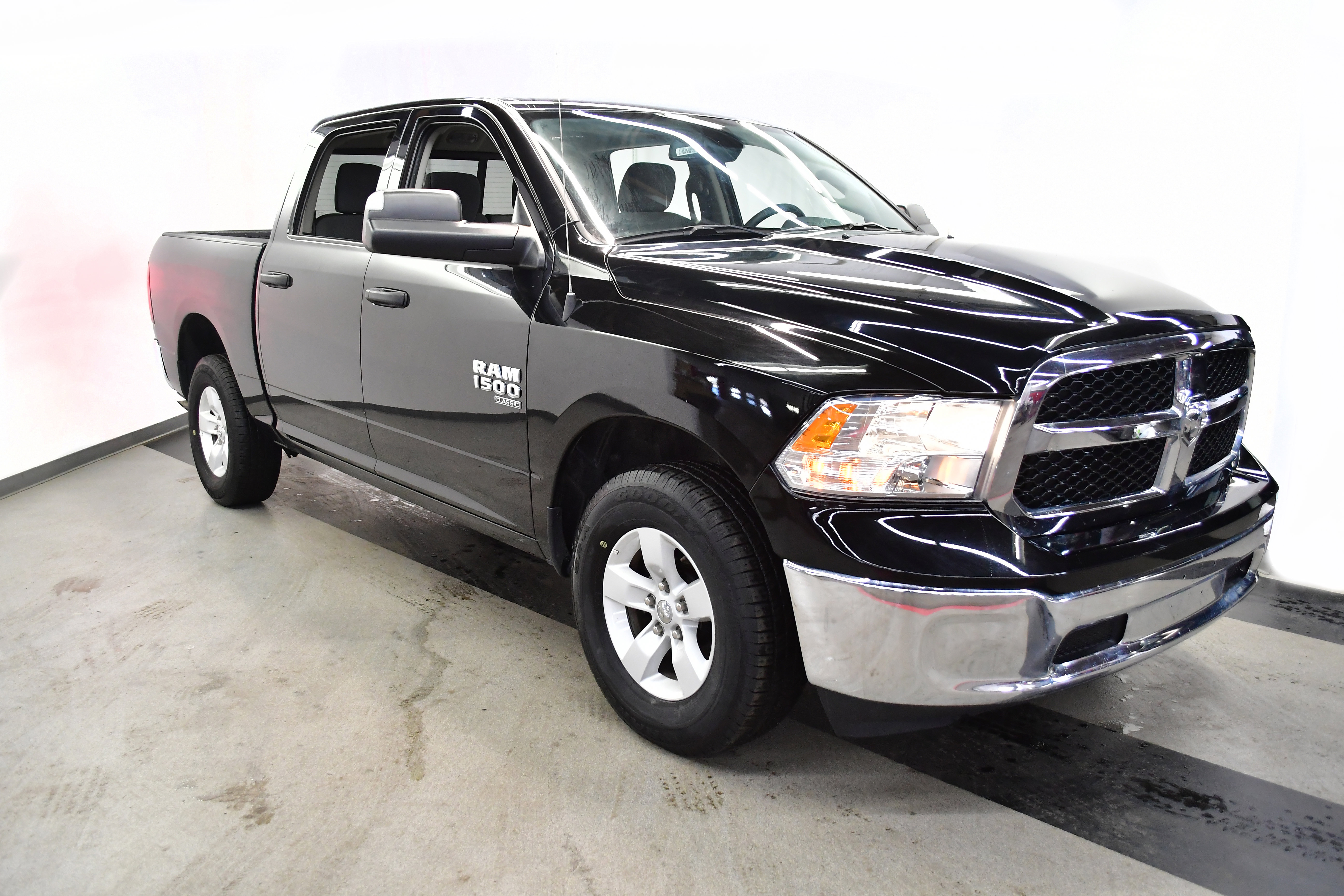 Used 2023 RAM 1500 Classic SLT w/ Trailer & Traction Group image 2
