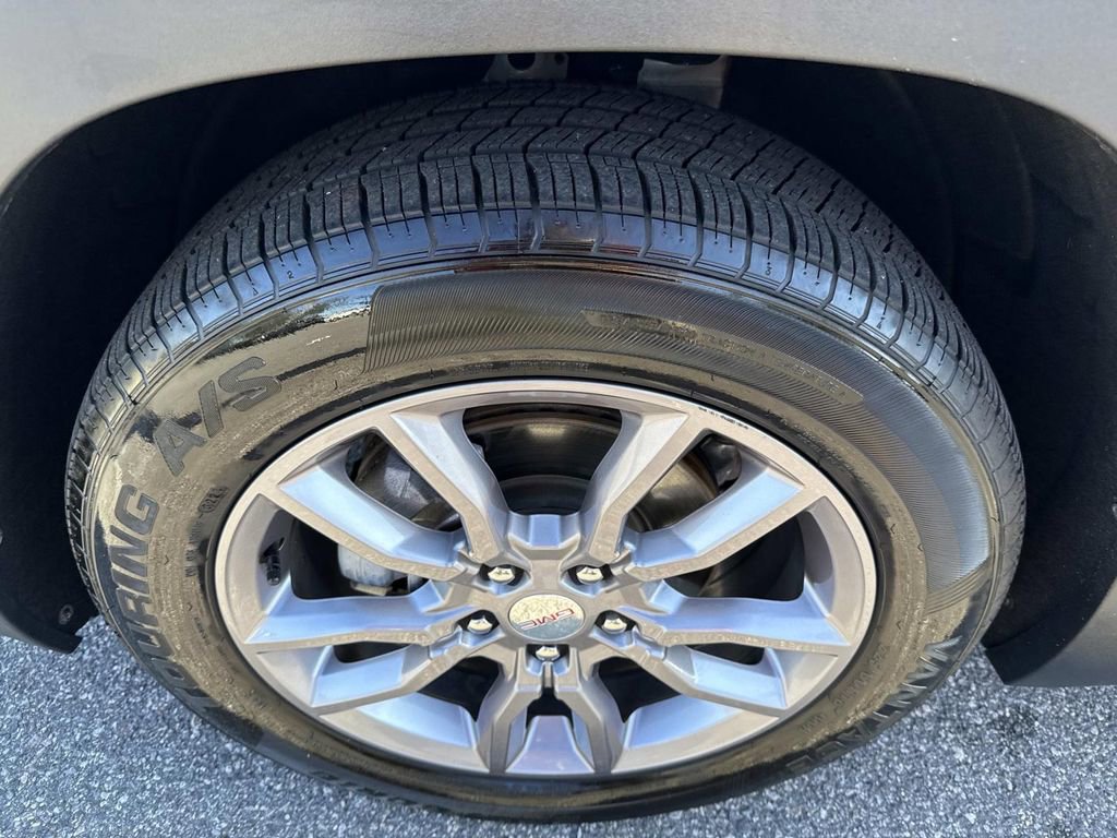 Used 2023 GMC Terrain SLT image 12