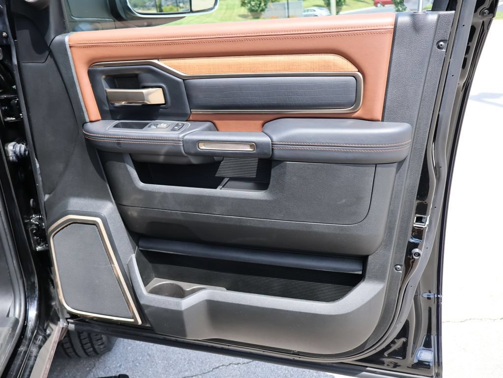 Used 2022 RAM 3500 Limited AWD/4WD image 16