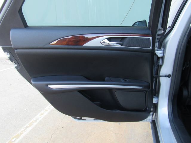 Used 2016 Lincoln MKZ Hybrid image 16