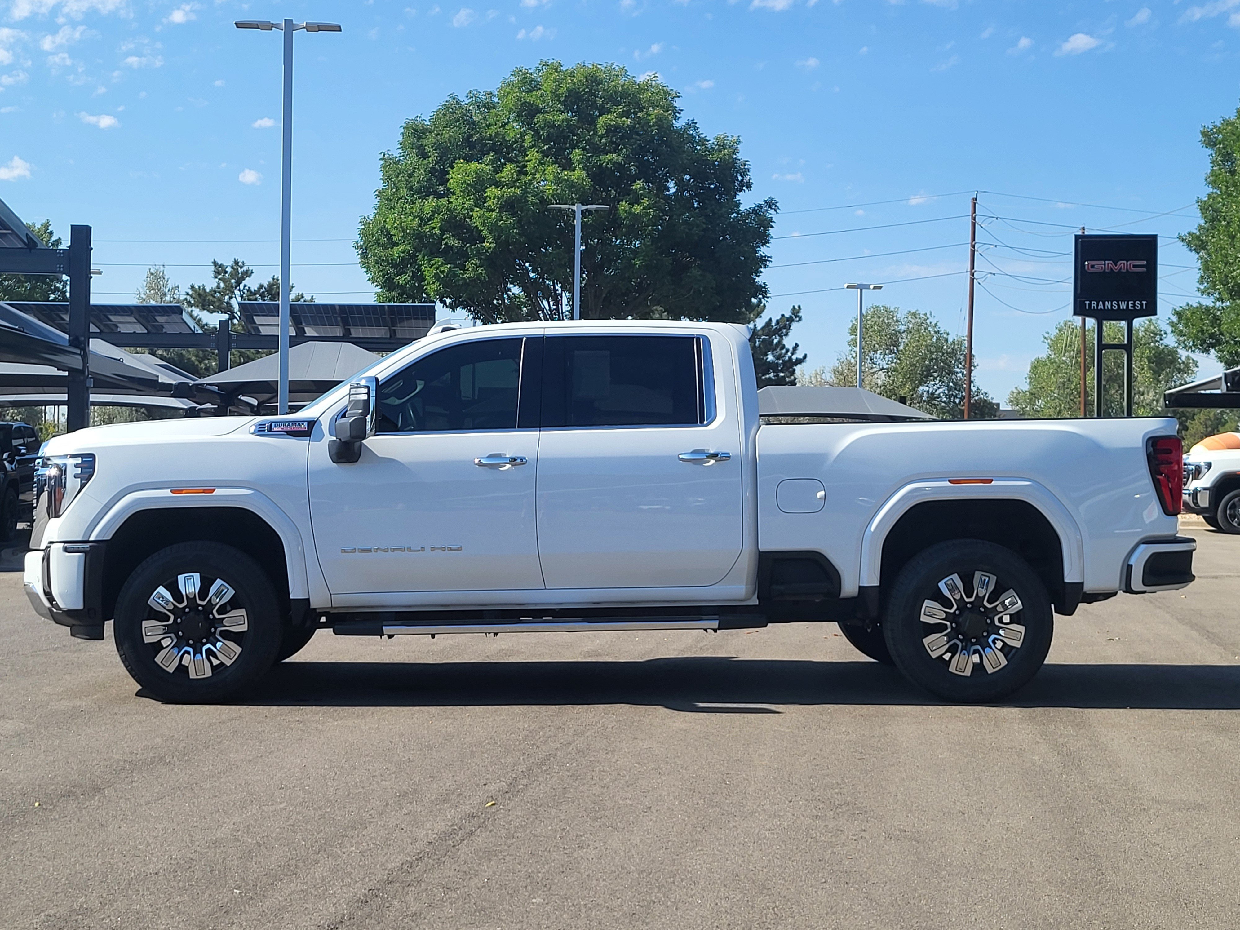Used 2024 GMC Sierra 2500 Denali w/ Denali Reserve Package AWD/4WD image 4