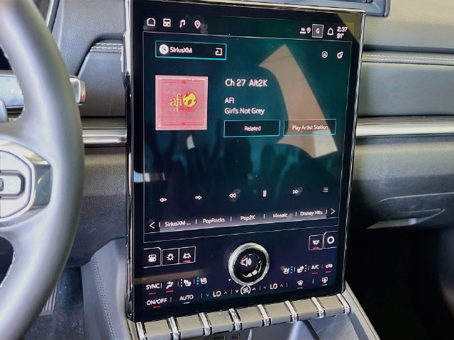 New 2027 GMC Terrain Elevation w/ Elevation Premium Package FWD image 10