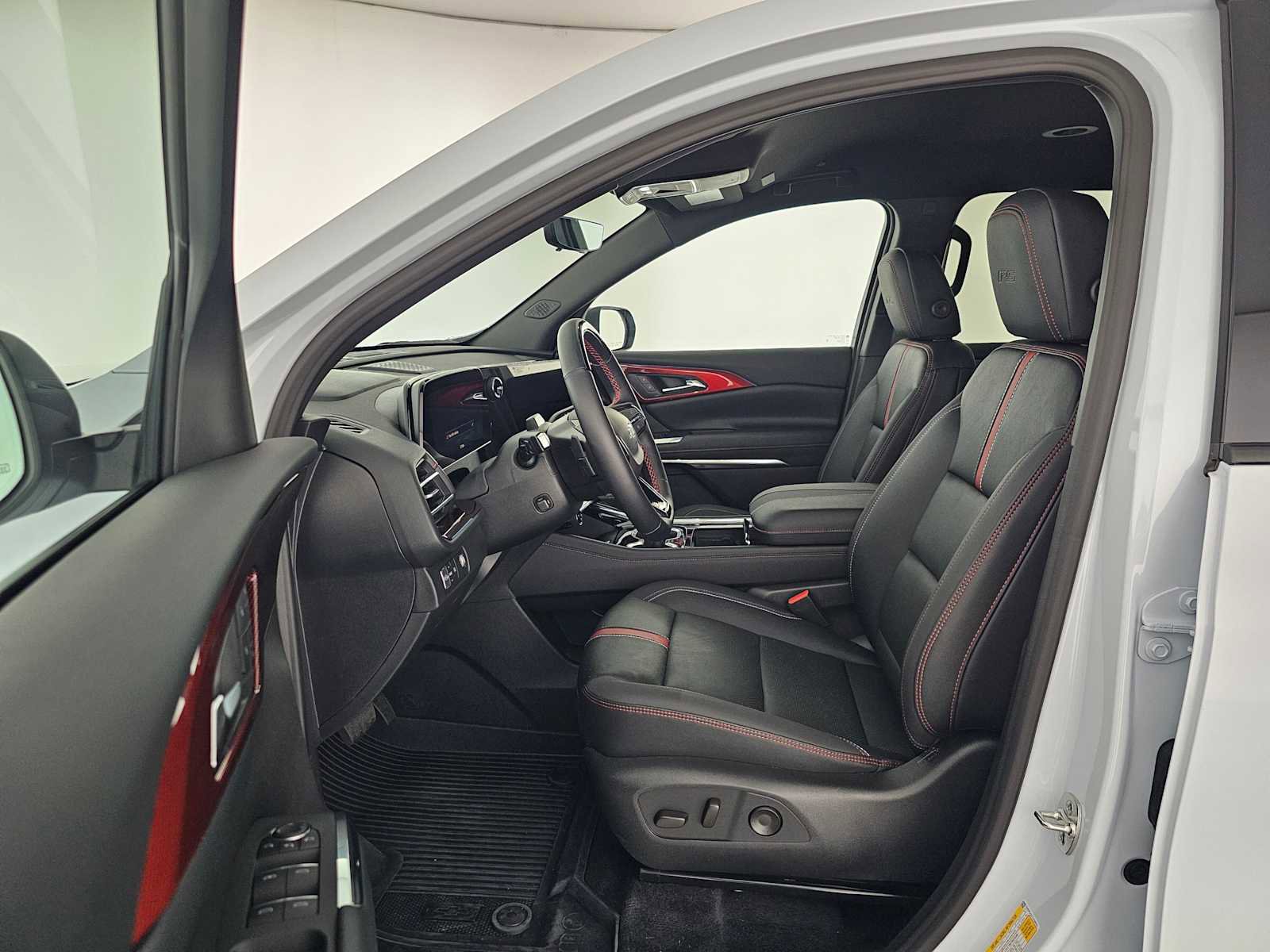 Used 2026 Chevrolet Traverse RS w/ LPO, Floor Liner Package FWD image 21