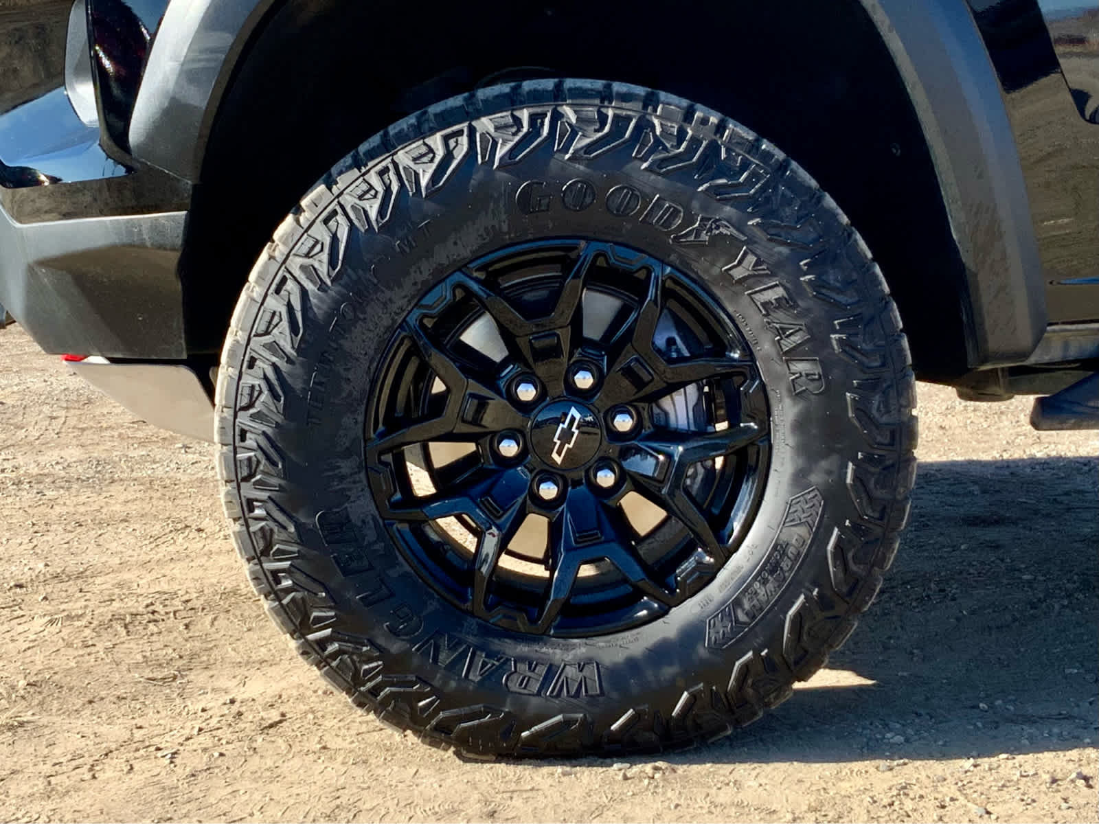 Certified 2025 Chevrolet Colorado ZR2 w/ Midnight Edition image 17