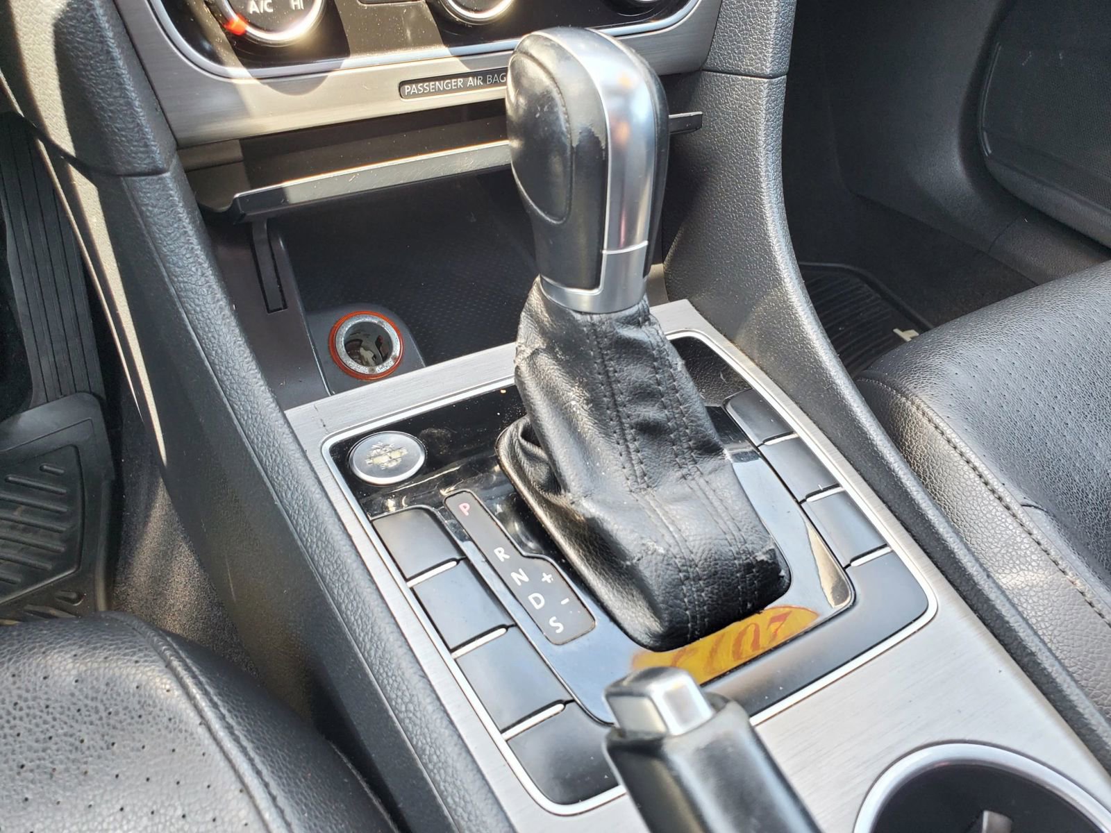 Used 2014 Volkswagen Passat 1.8T SE image 17