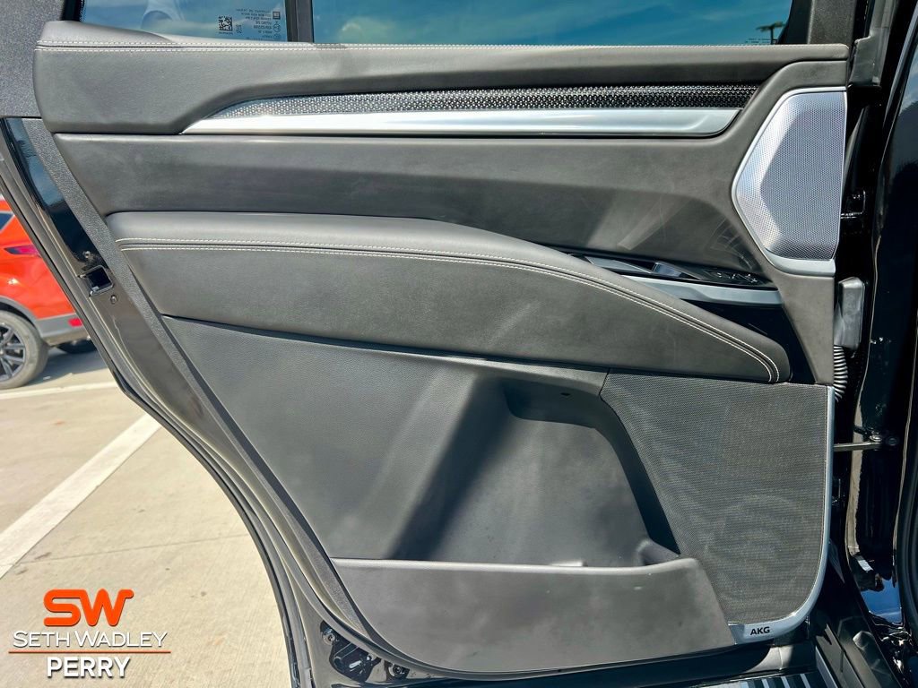 Used 2025 Cadillac Escalade V AWD/4WD image 11