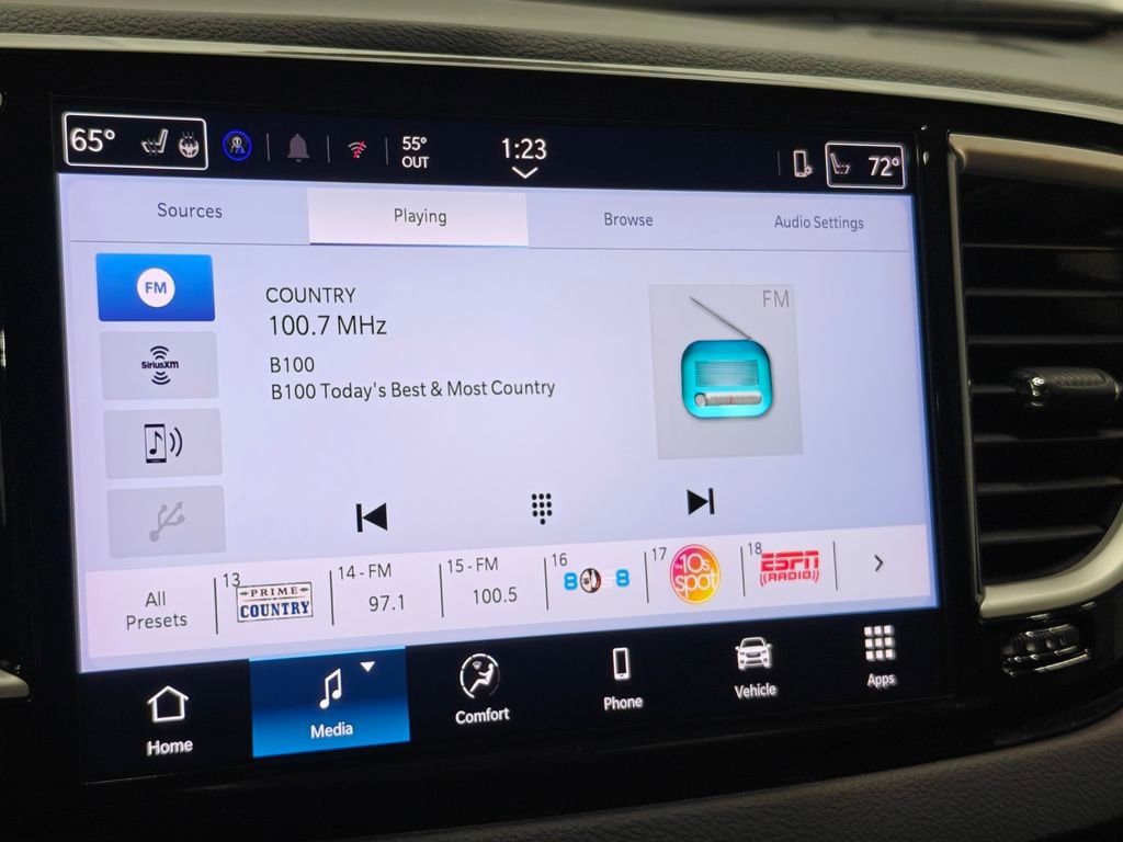 Used 2025 Chrysler Pacifica Select image 37