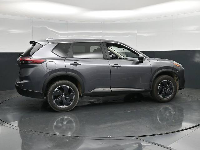 Used 2025 Nissan Rogue SV AWD/4WD image 2