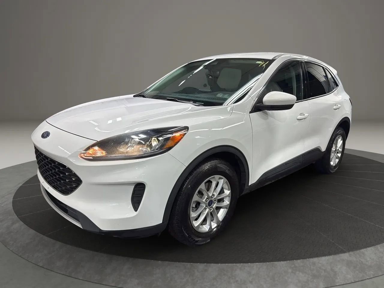 Used 2021 Ford Escape SE w/ Cold Weather Package AWD/4WD image 1