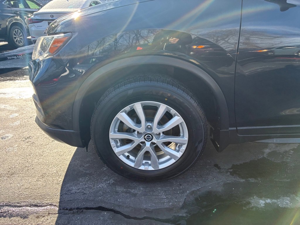 Used 2018 Nissan Rogue SV w/ Premium Package image 36