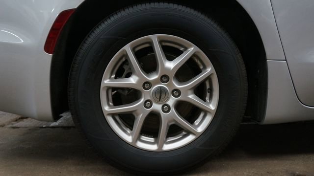 Used 2024 Chrysler Pacifica Touring-L image 86