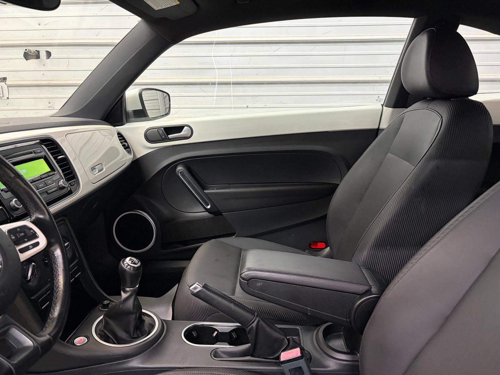 Used 2013 Volkswagen Beetle TDI FWD image 19