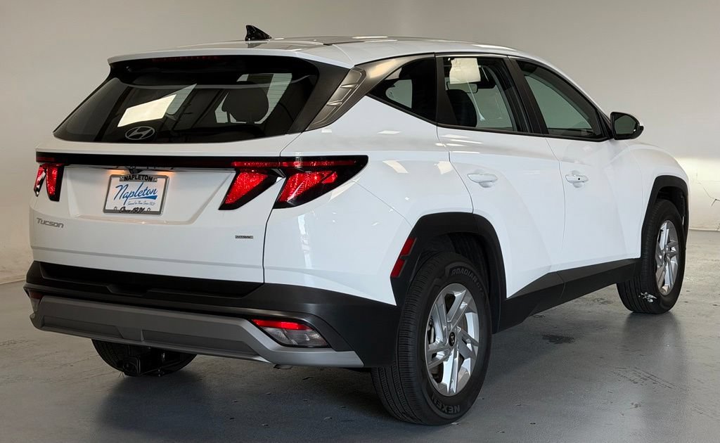 Used 2025 Hyundai Tucson SE AWD/4WD image 3