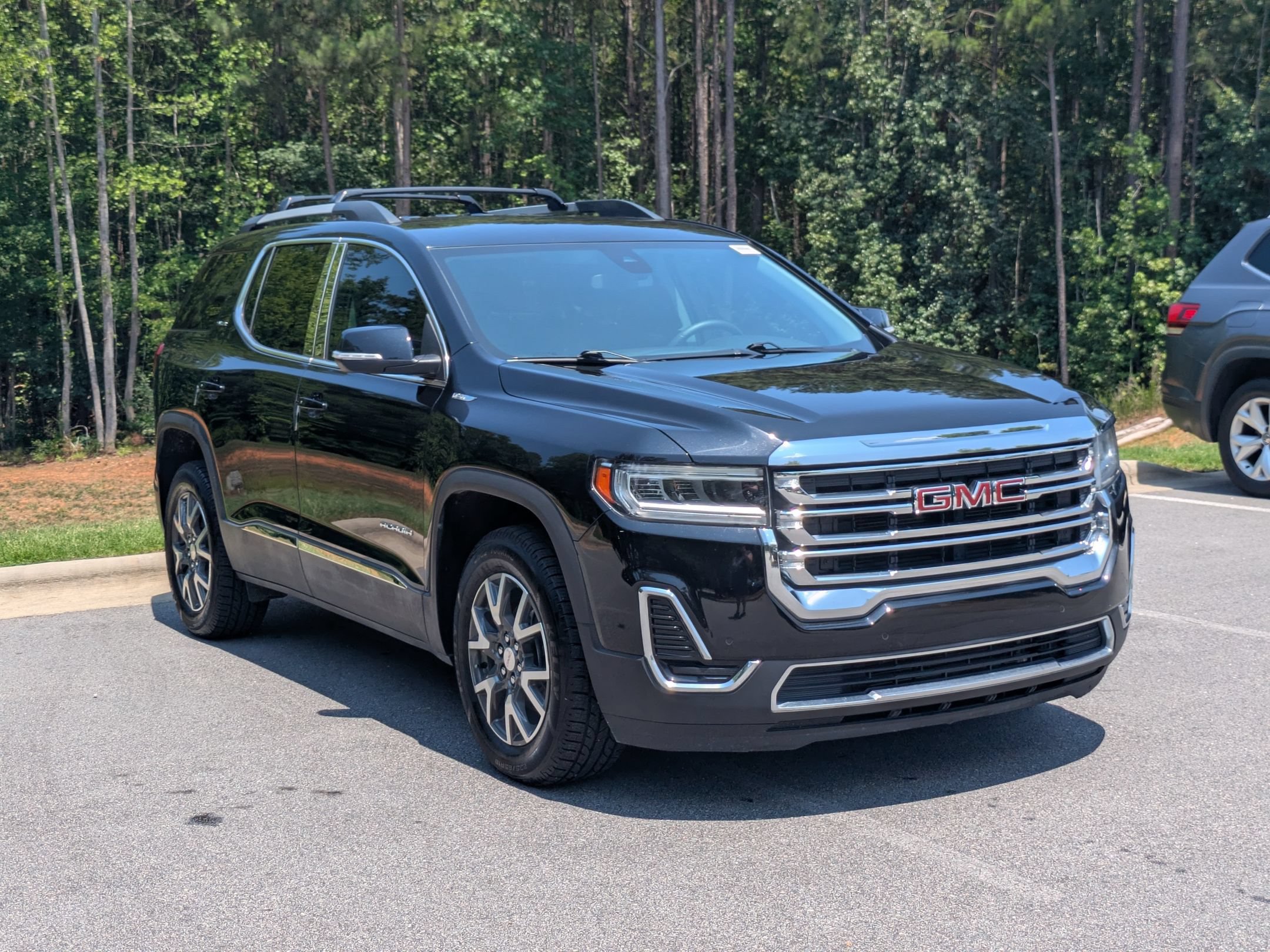 Used 2021 GMC Acadia SLE w/ Driver Convenience Package FWD image 2