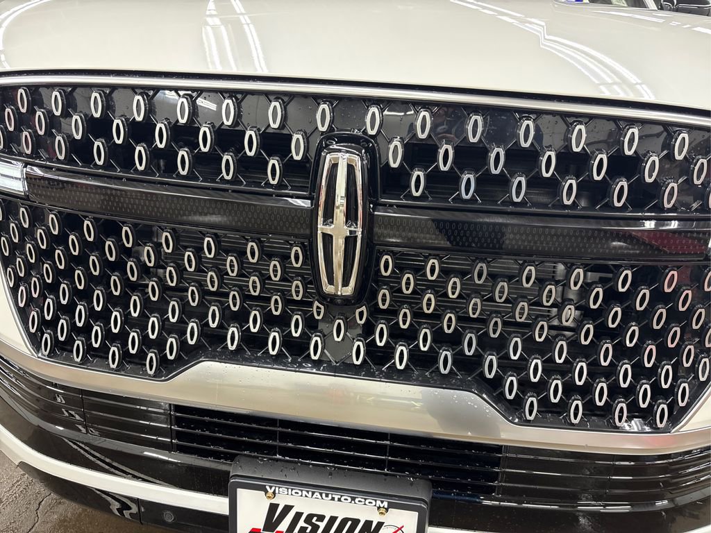Used 2025 Lincoln Navigator L Reserve image 16