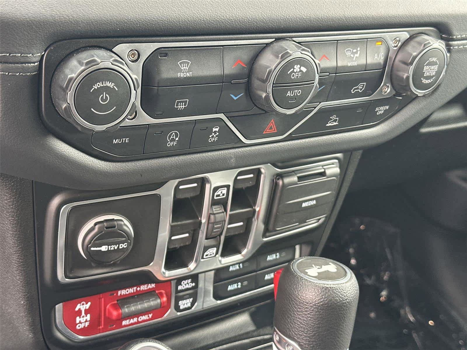 Used 2026 Jeep Wrangler Unlimited Rubicon AWD/4WD image 36