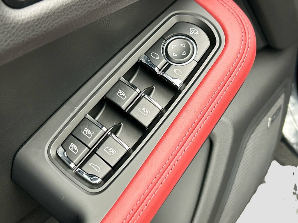 Used 2026 Porsche Macan AWD/4WD image 24
