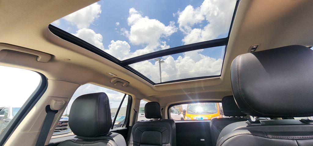 Used 2020 Lincoln Aviator Reserve w/ Equipment Group 201A AWD/4WD image 17