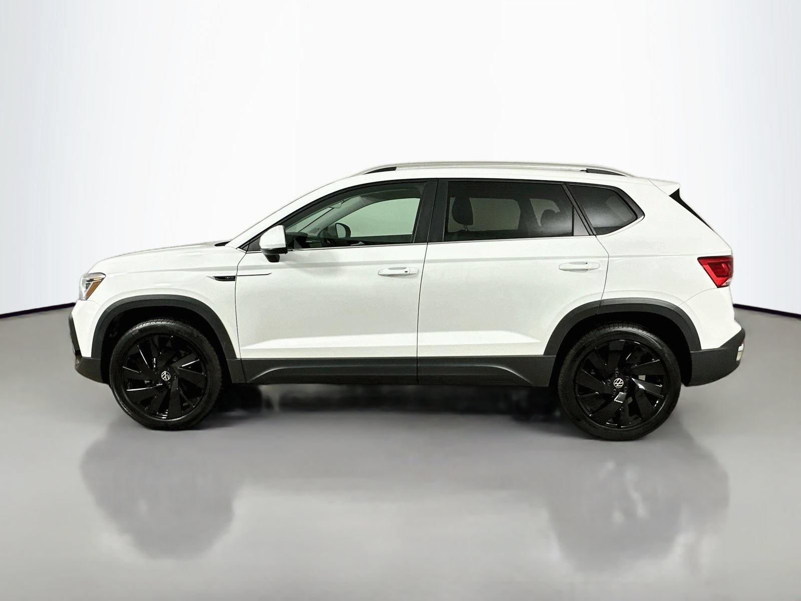 Used 2024 Volkswagen Taos SEL AWD/4WD image 8