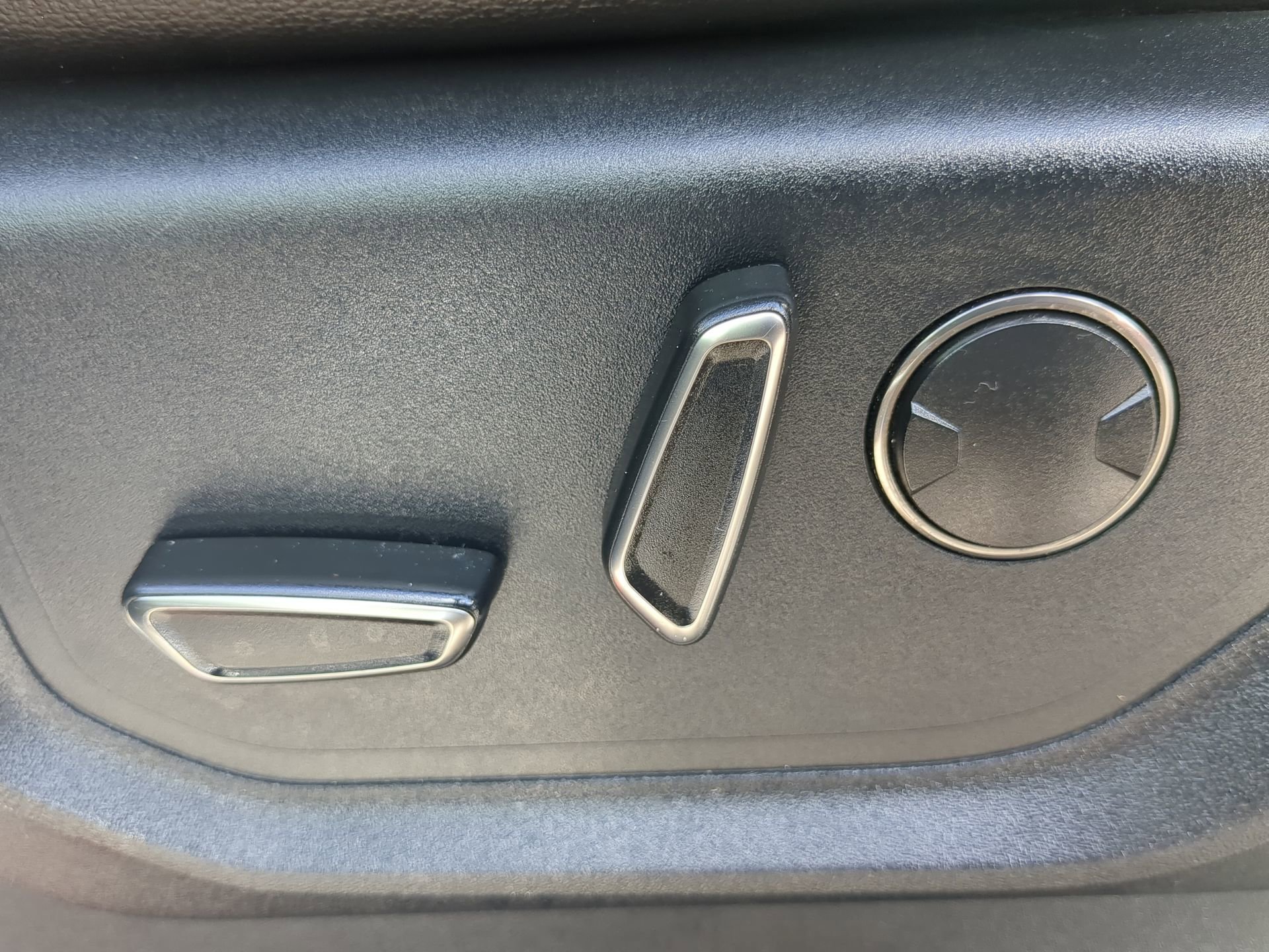 Certified 2020 Ford F150 Raptor w/ Equipment Group 802A Luxury image 49