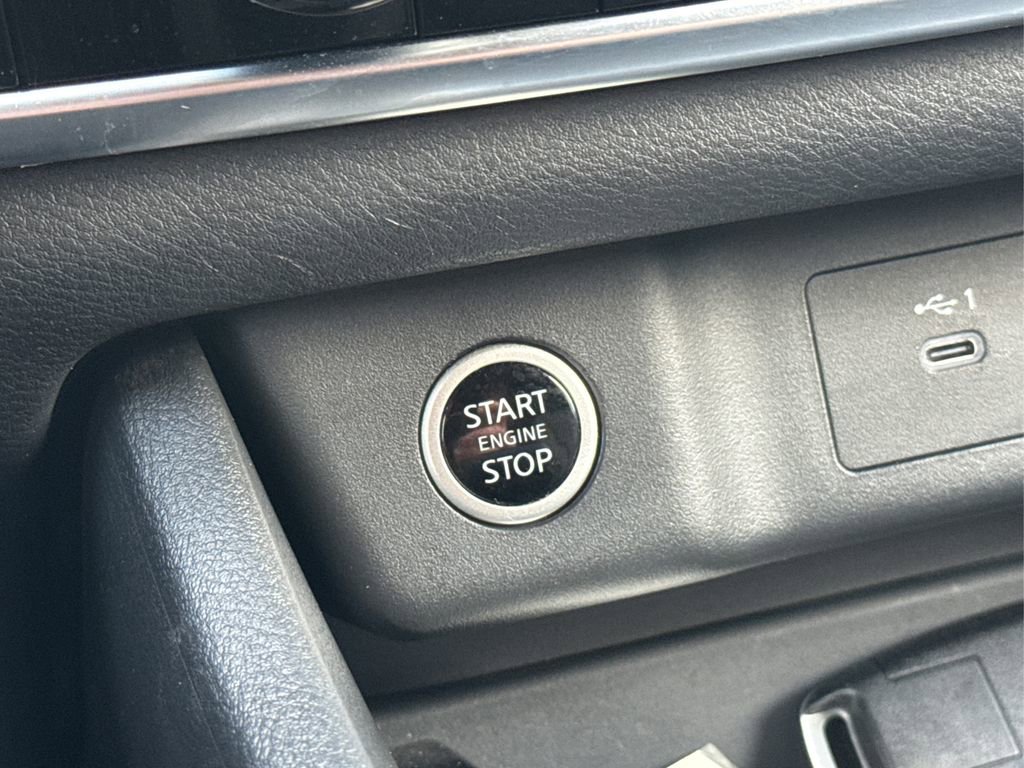 Used 2023 Nissan Rogue SV image 27