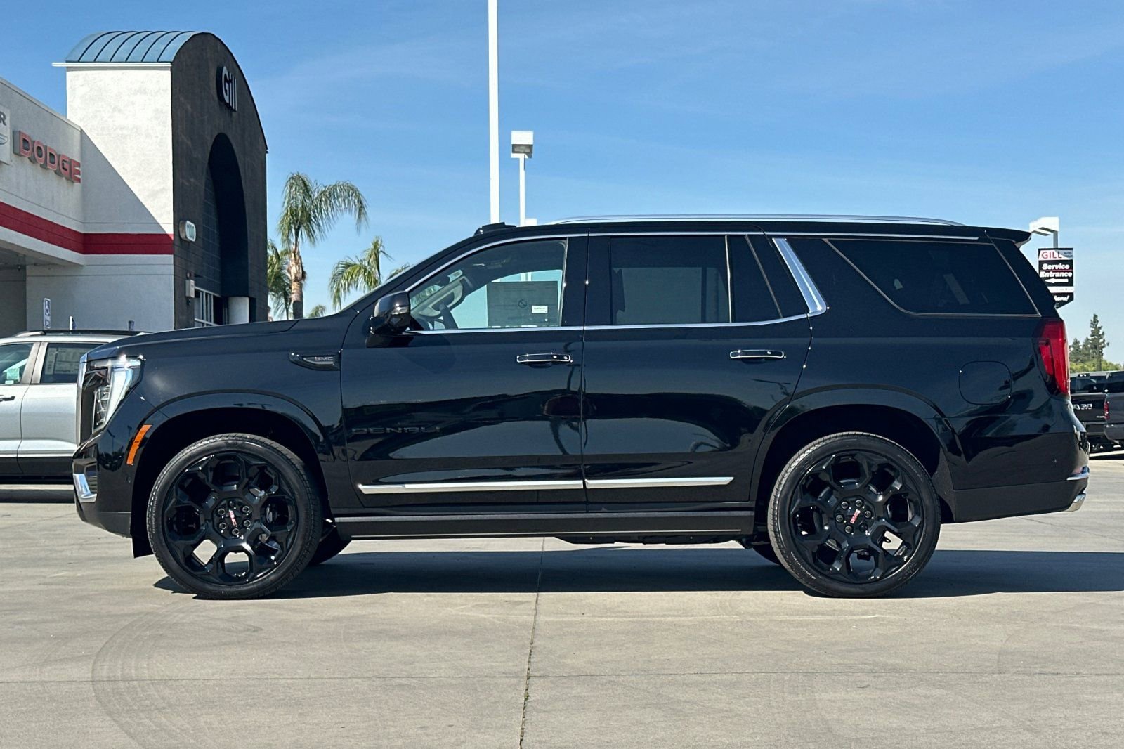 New 2026 GMC Yukon Denali w/ Denali Reserve Package image 3
