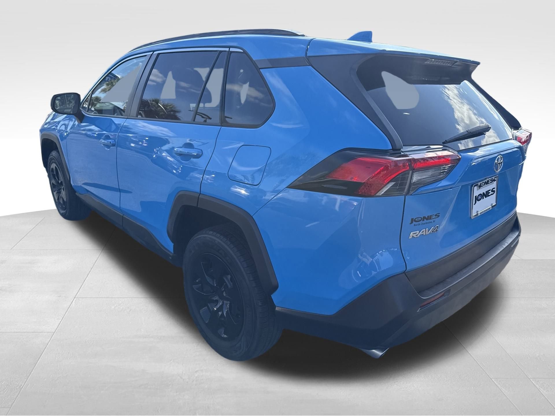Used 2019 Toyota RAV4 LE image 5