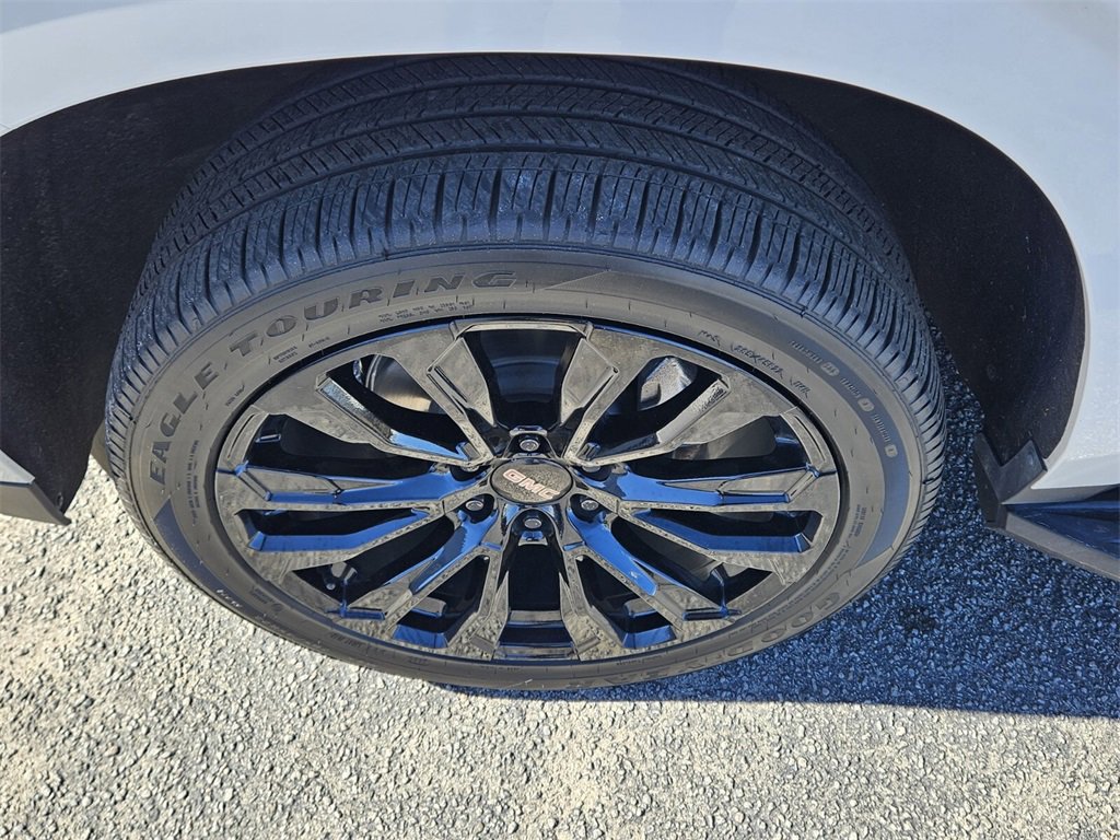 Used 2022 GMC Yukon SLT w/ SLT Premium Package image 17