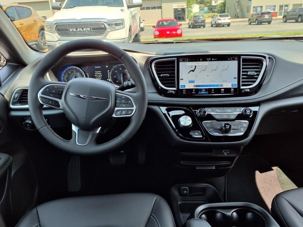 Used 2026 Chrysler Pacifica Select FWD image 22