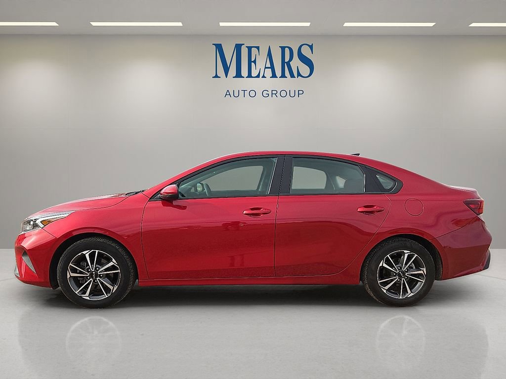 Used 2023 Kia Forte LXS image 2
