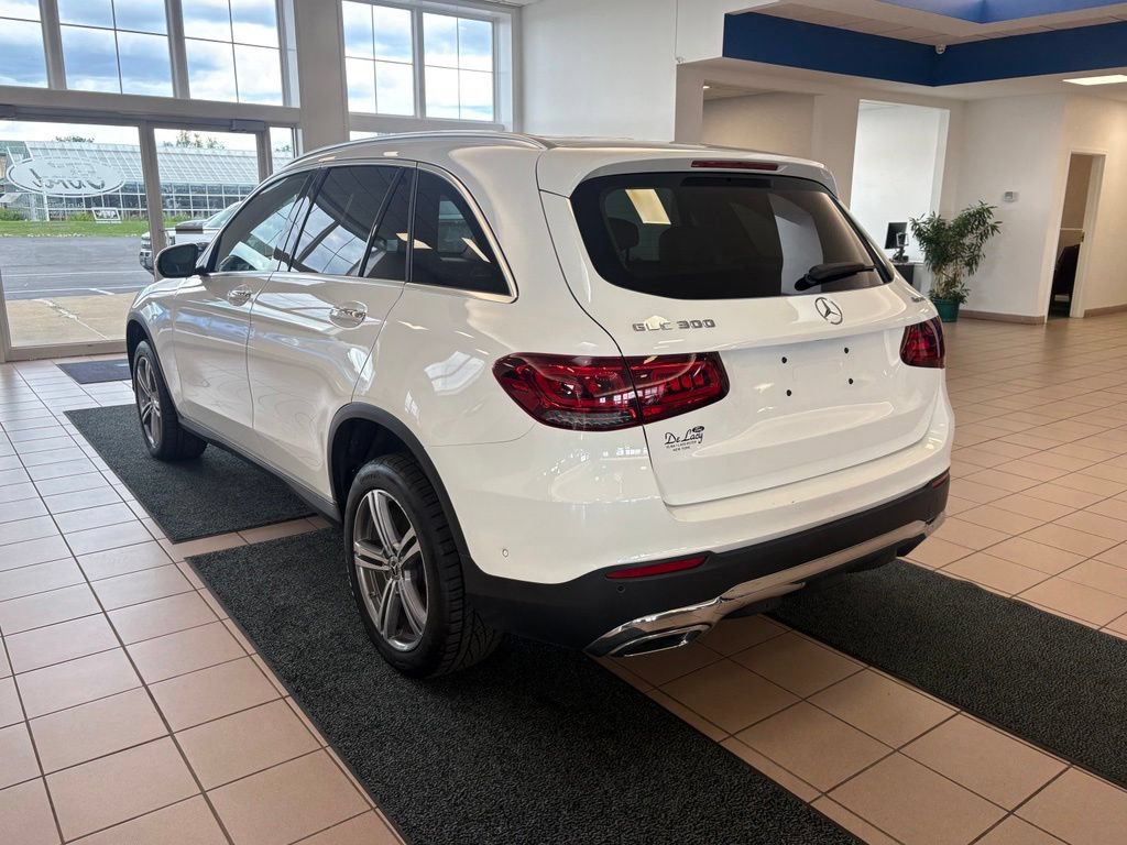 Used 2021 Mercedes-Benz GLC 300 4MATIC image 3