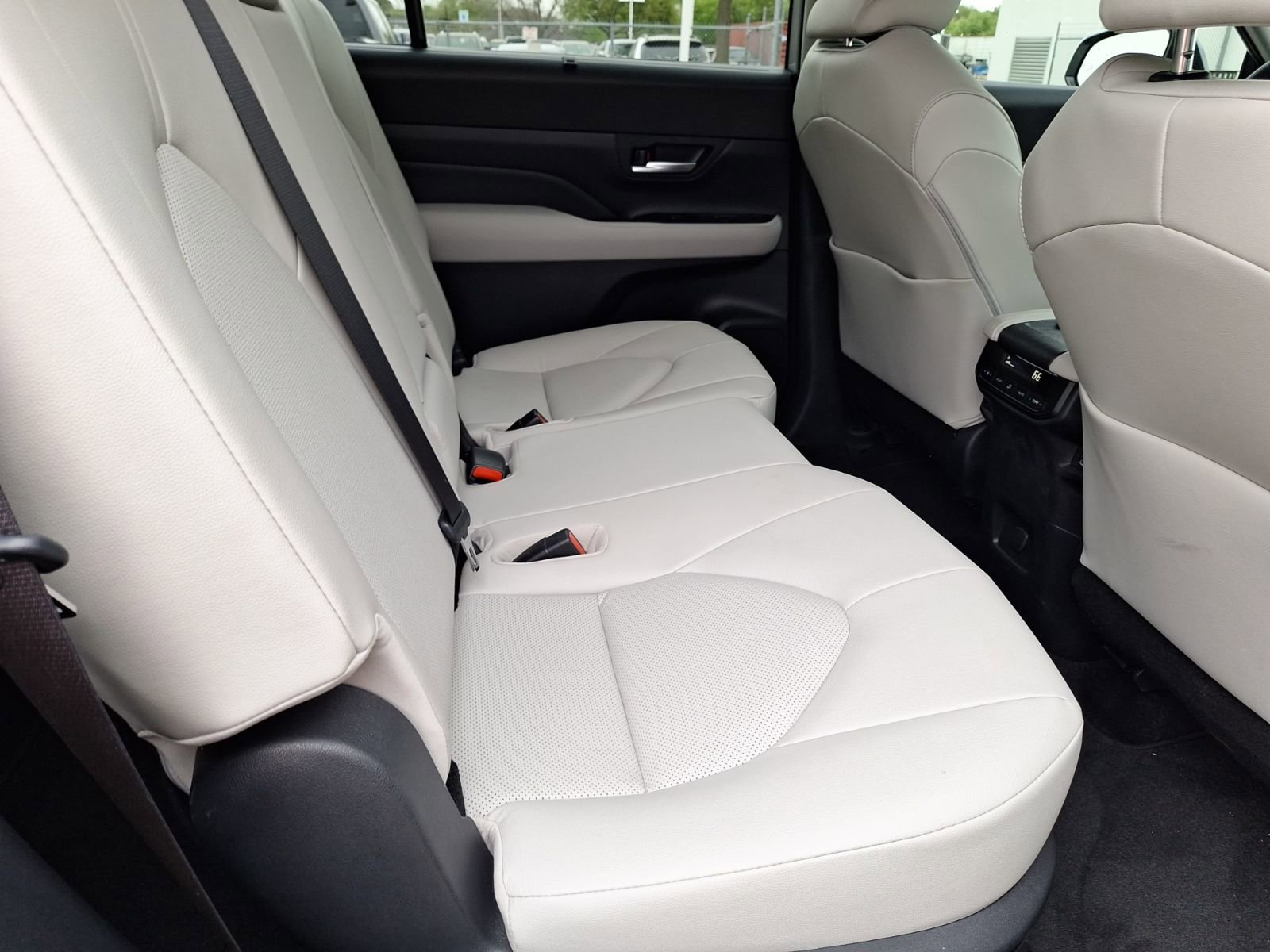 Used 2024 Toyota Grand Highlander XLE image 30