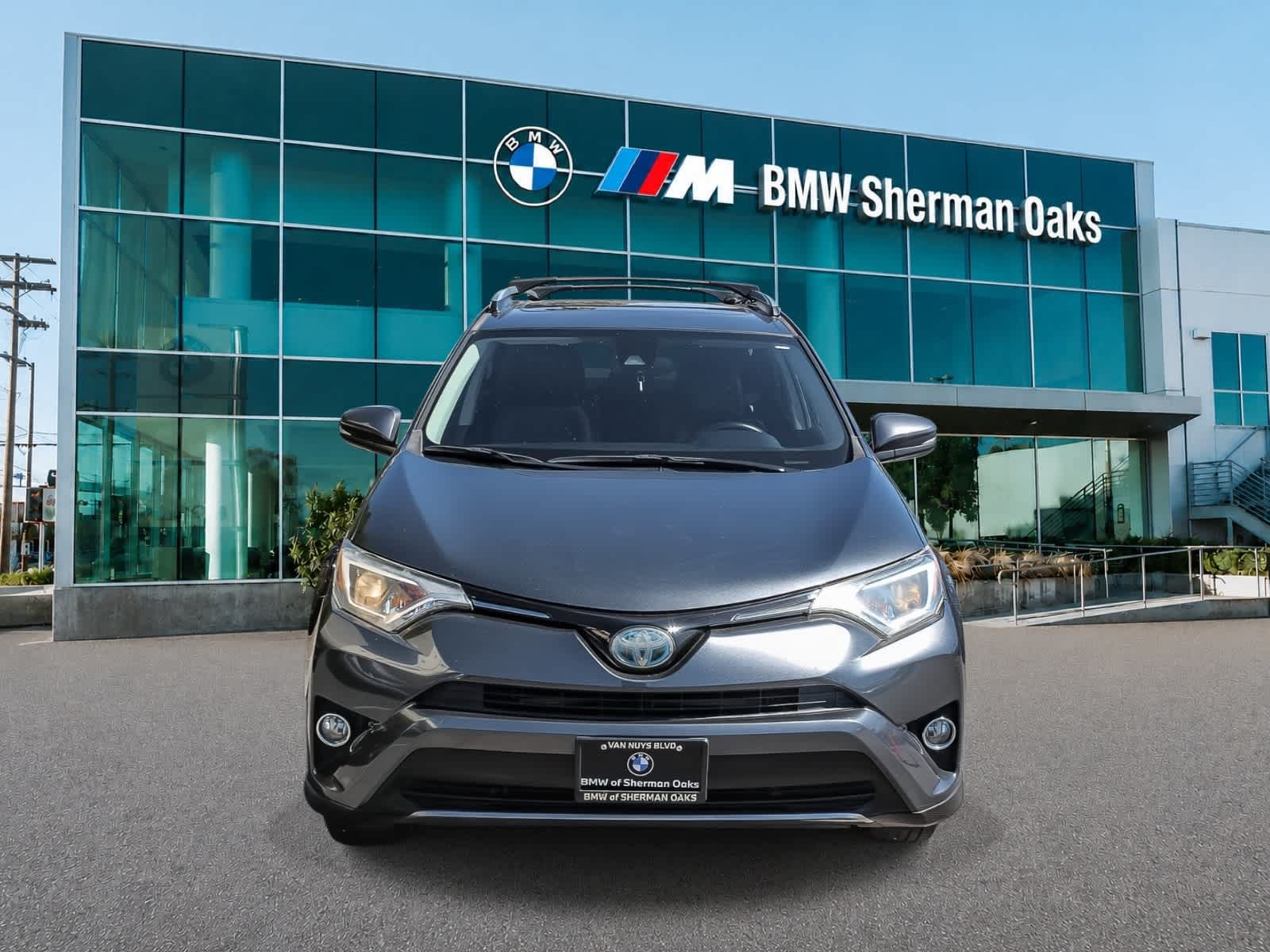Used 2017 Toyota RAV4 XLE w/ Carpet Mat Package AWD/4WD image 4