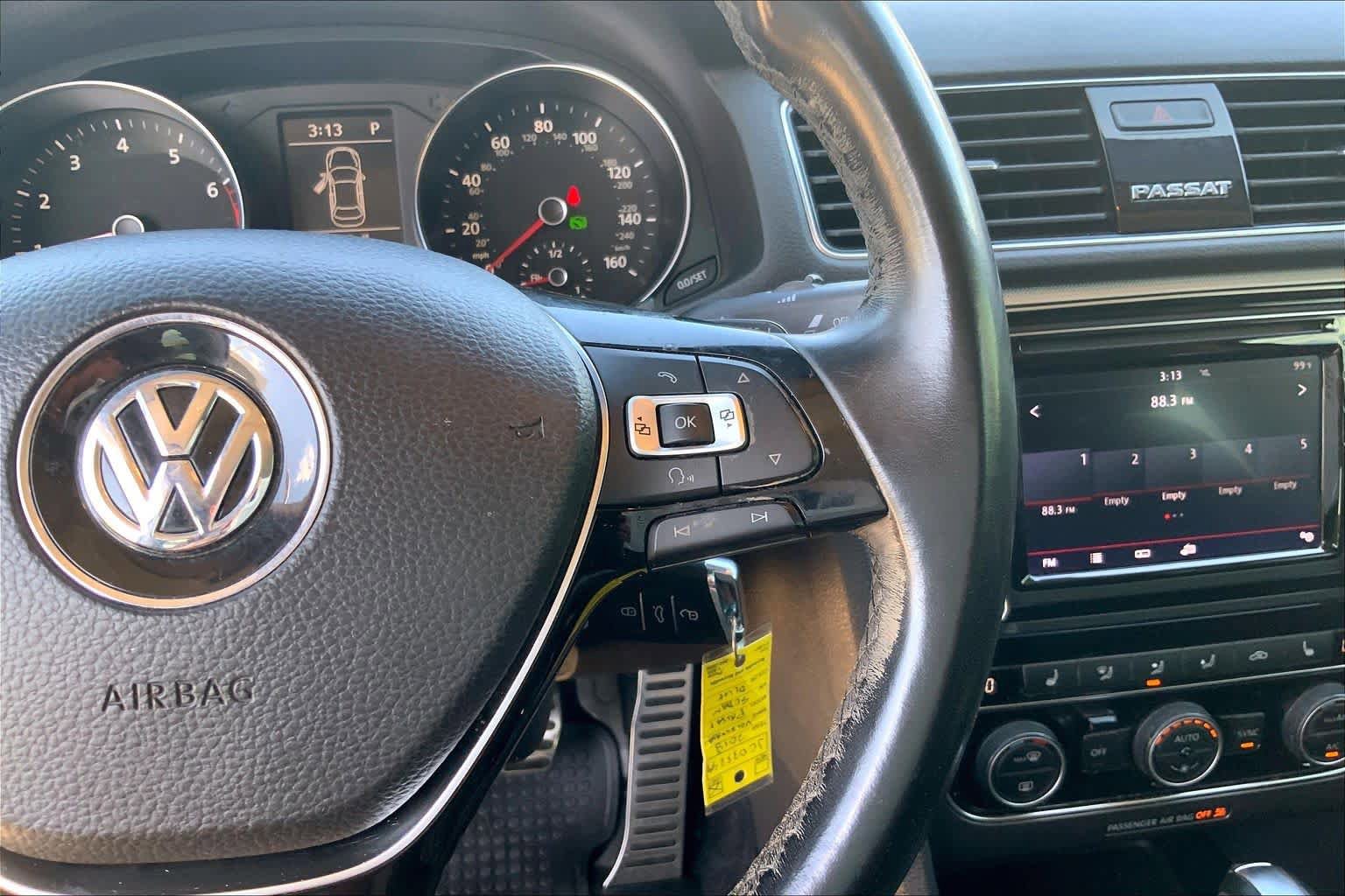 Used 2018 Volkswagen Passat 2.0T R-Line FWD image 24
