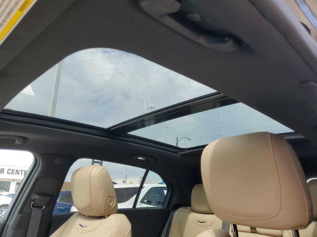 Certified 2024 Cadillac XT4 Luxury w/ Cold Weather Package AWD/4WD image 17