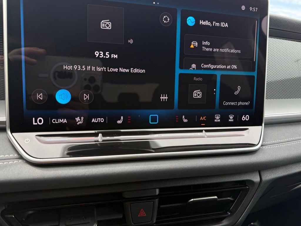 Certified 2025 Volkswagen Tiguan SE FWD image 21