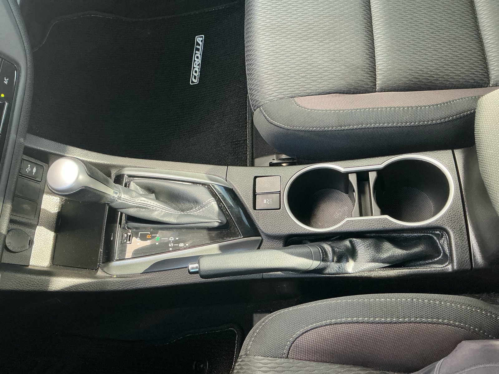 Used 2019 Toyota Corolla LE w/ Carpet Mat Package (TMS) FWD image 15