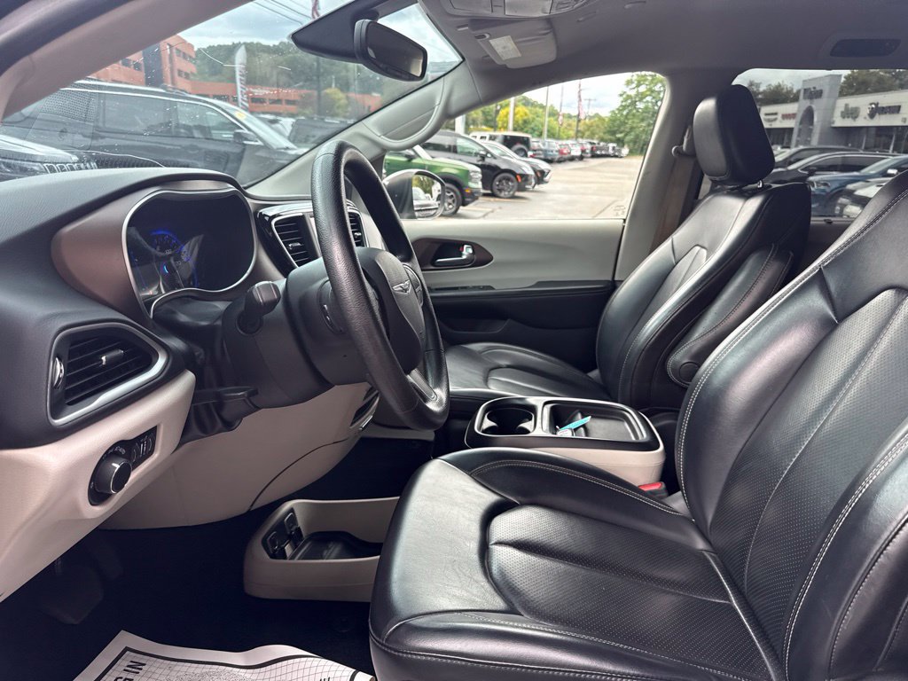 Used 2020 Chrysler Voyager Lxi FWD image 9