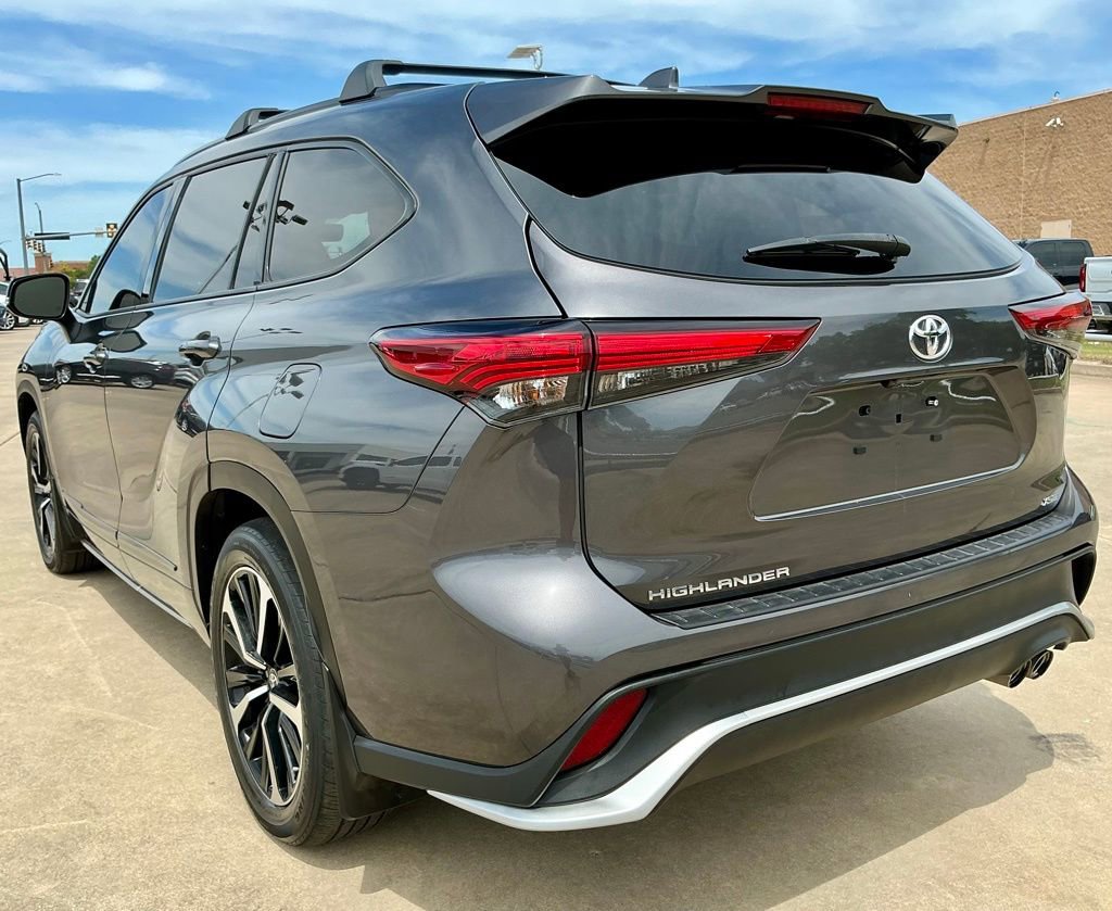 Used 2022 Toyota Highlander XSE FWD image 13