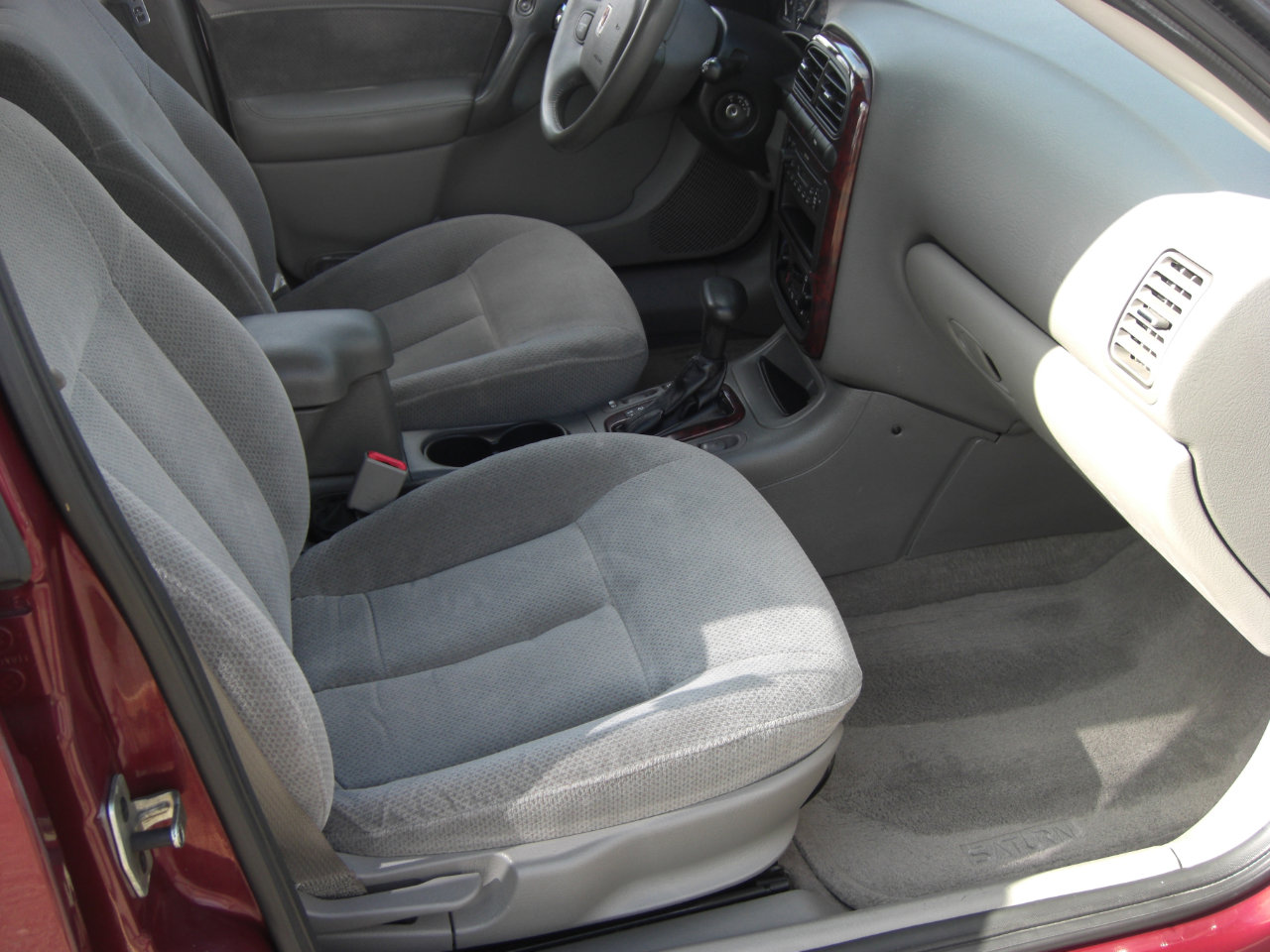 Used 2002 Saturn L-Series LW300 image 17