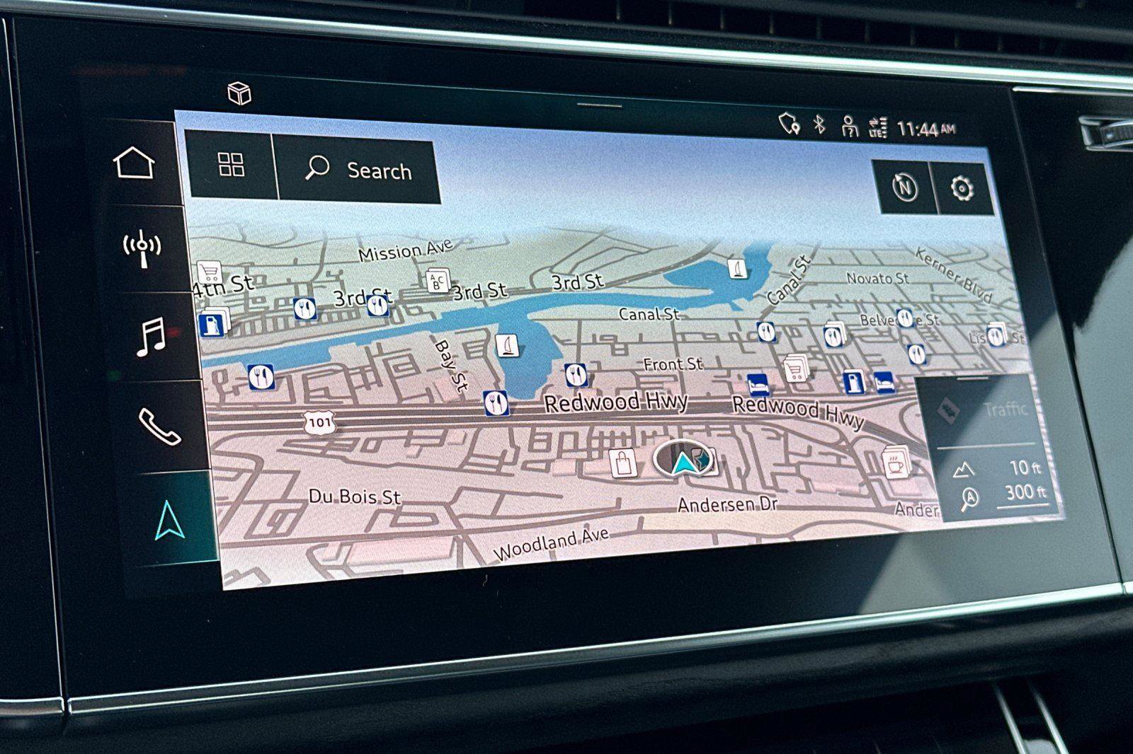 Used 2023 Audi Q8 Premium image 19